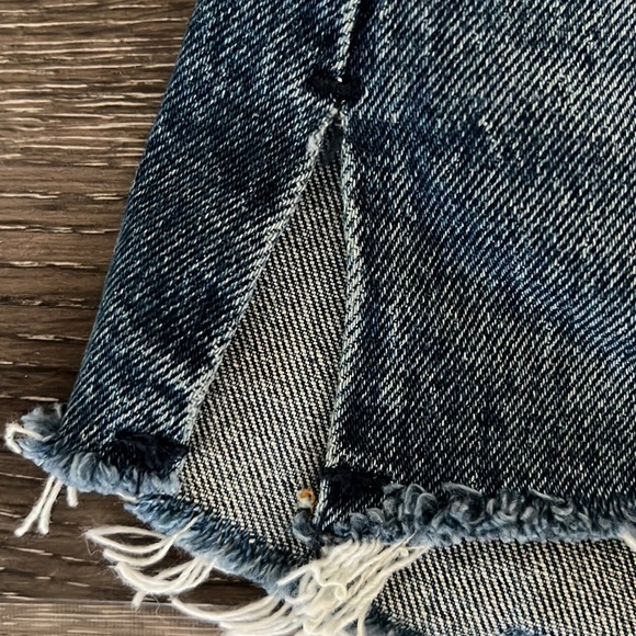 Like New! Worn twice. Abercrombie & Fitch High-rise Mom short. - Picture 3 of 4